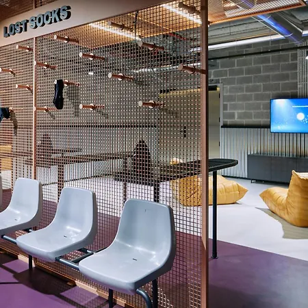 The Social Hub 3*