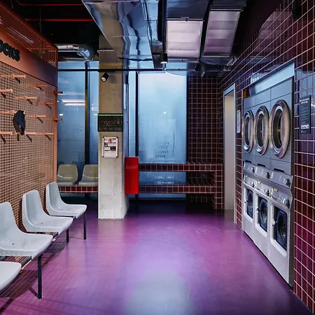 The Social Hub 3*