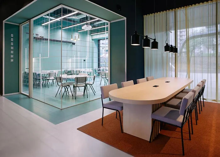 Отель The Social Hub